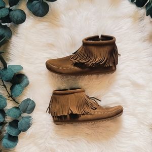 NWOT Minnetonka Booties